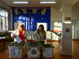 Moldova narrowly votes for EU membership amid fraud claims